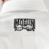 Mogun JJB Gi Komp V1 Blanc logo close-up 2